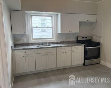 331 Somerset Street - Photo Thumbnail 7