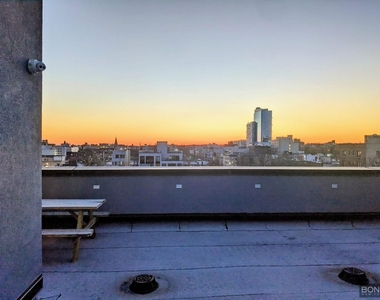 896 New York Avenue - Photo Thumbnail 7