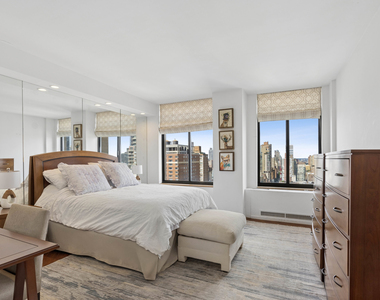 400 E 70th Street - Photo Thumbnail 8
