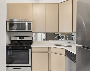 400 E 70th Street - Photo Thumbnail 6