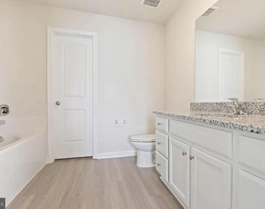 27 Cramsford St - Photo Thumbnail 8