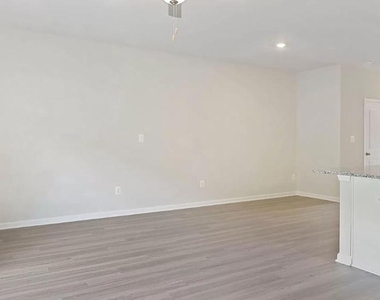 27 Cramsford St - Photo Thumbnail 6