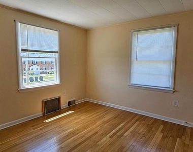 220 E Whitlock Avenue - Photo Thumbnail 6