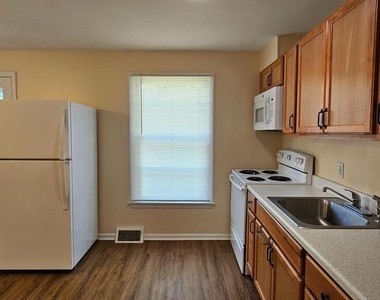 220 E Whitlock Avenue - Photo Thumbnail 2