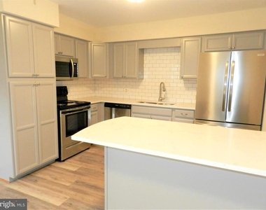 300 Claiborne Avenue - Photo Thumbnail 2