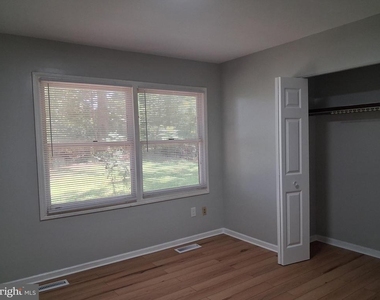 12609 Wesley Drive - Photo Thumbnail 6