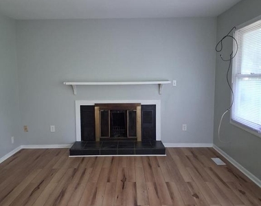12609 Wesley Drive - Photo Thumbnail 4