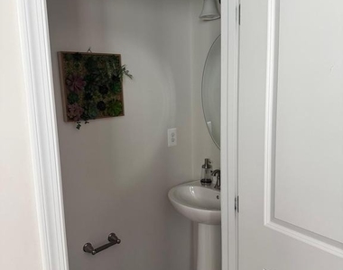 7901 Independence Drive - Photo Thumbnail 16
