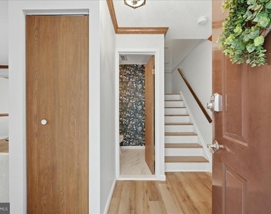 475 King St A - Photo Thumbnail 2