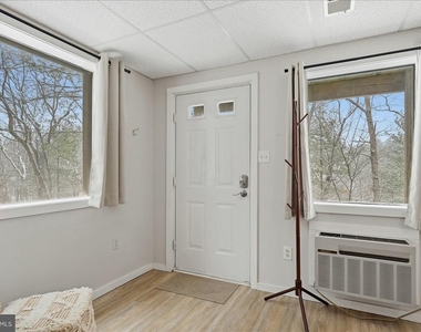 475 King St A - Photo Thumbnail 29