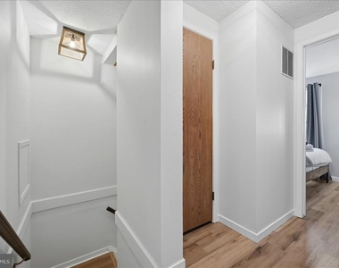 475 King St A - Photo Thumbnail 17