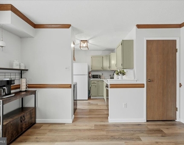 475 King St A - Photo Thumbnail 11
