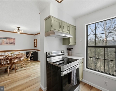 475 King St A - Photo Thumbnail 13