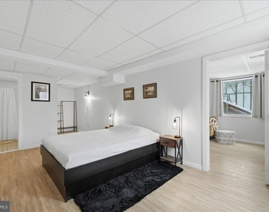 475 King St A - Photo Thumbnail 36