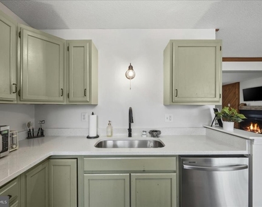 475 King St A - Photo Thumbnail 15