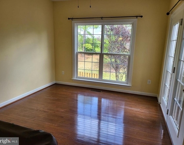 6161 Popes Creek Place - Photo Thumbnail 4