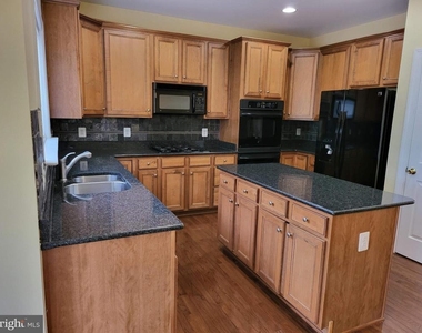 6161 Popes Creek Place - Photo Thumbnail 3