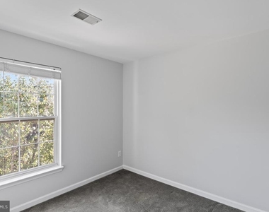 10339 Gent Court - Photo Thumbnail 24