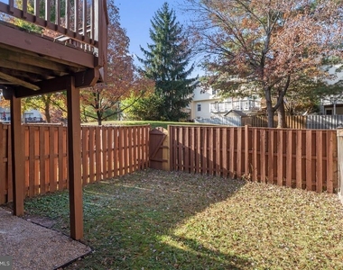 10339 Gent Court - Photo Thumbnail 6