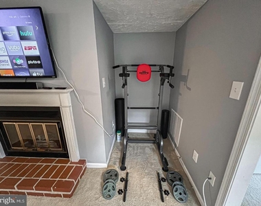 2239 Hunters Run Drive - Photo Thumbnail 5