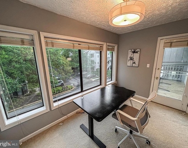 2239 Hunters Run Drive - Photo Thumbnail 11