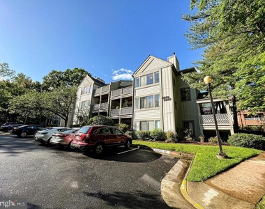 2239 Hunters Run Drive - Photo Thumbnail 1