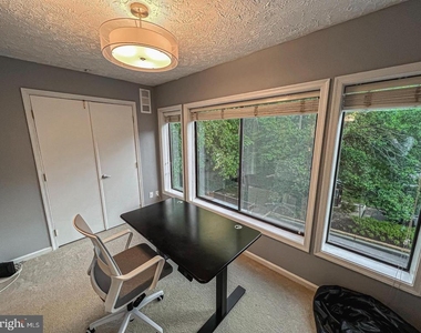 2239 Hunters Run Drive - Photo Thumbnail 10