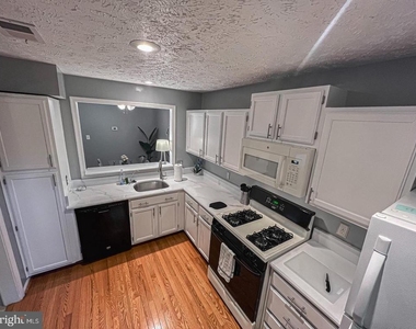 2239 Hunters Run Drive - Photo Thumbnail 19