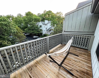 2239 Hunters Run Drive - Photo Thumbnail 12