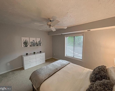 2239 Hunters Run Drive - Photo Thumbnail 22