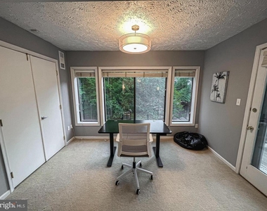 2239 Hunters Run Drive - Photo Thumbnail 8