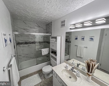 2239 Hunters Run Drive - Photo Thumbnail 25