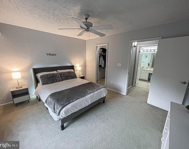2239 Hunters Run Drive - Photo Thumbnail 20