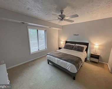 2239 Hunters Run Drive - Photo Thumbnail 23