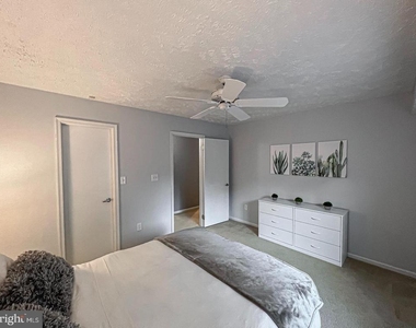 2239 Hunters Run Drive - Photo Thumbnail 21