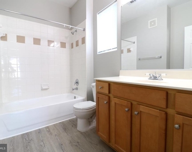 5117 Travis Edward Way - Photo Thumbnail 14