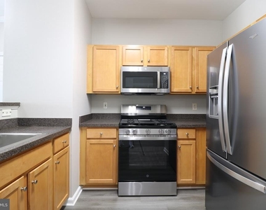 5117 Travis Edward Way - Photo Thumbnail 7