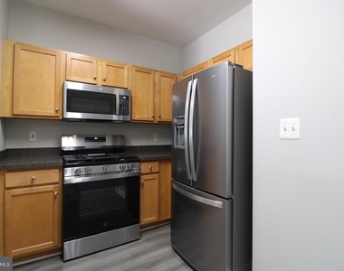 5117 Travis Edward Way - Photo Thumbnail 8