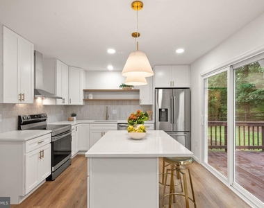 12312 Coleraine Court - Photo Thumbnail 16
