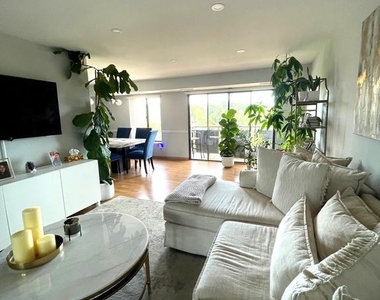 3100 S Manchester Street - Photo Thumbnail 4