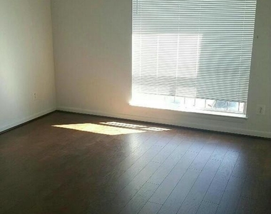 11620 Vantage Hill Road - Photo Thumbnail 5