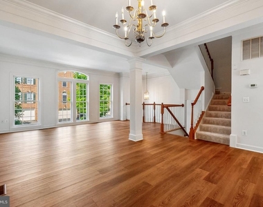 8028 Samuel Wallis Street - Photo Thumbnail 3