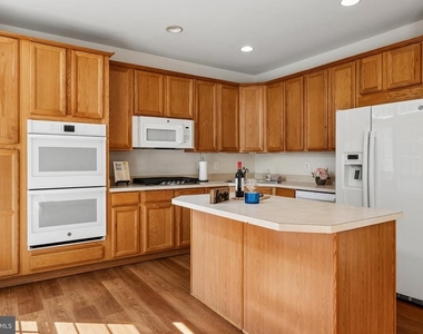 8028 Samuel Wallis Street - Photo Thumbnail 6
