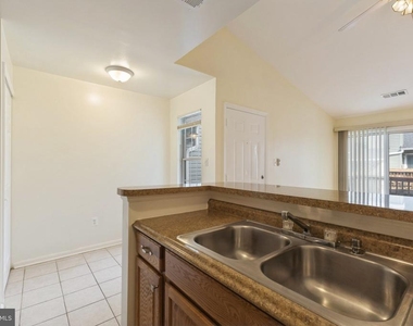 8633 Beekman Place - Photo Thumbnail 6