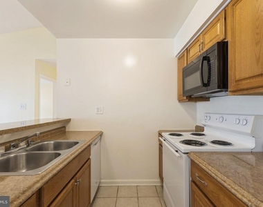 8633 Beekman Place - Photo Thumbnail 4
