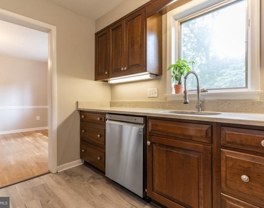 4126 Lenox Drive - Photo Thumbnail 9