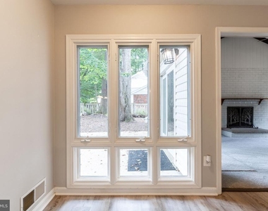 4126 Lenox Drive - Photo Thumbnail 6