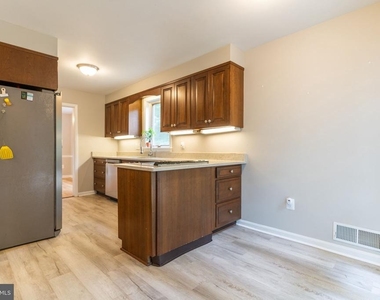 4126 Lenox Drive - Photo Thumbnail 7