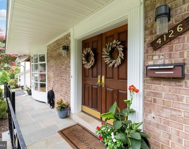 4126 Lenox Drive - Photo Thumbnail 2
