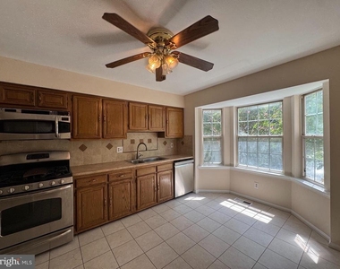 12302 Sleepy Lake Court - Photo Thumbnail 10